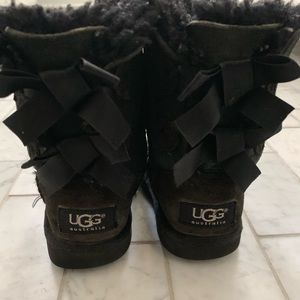 Black Bailey Bow Uggs, size 7